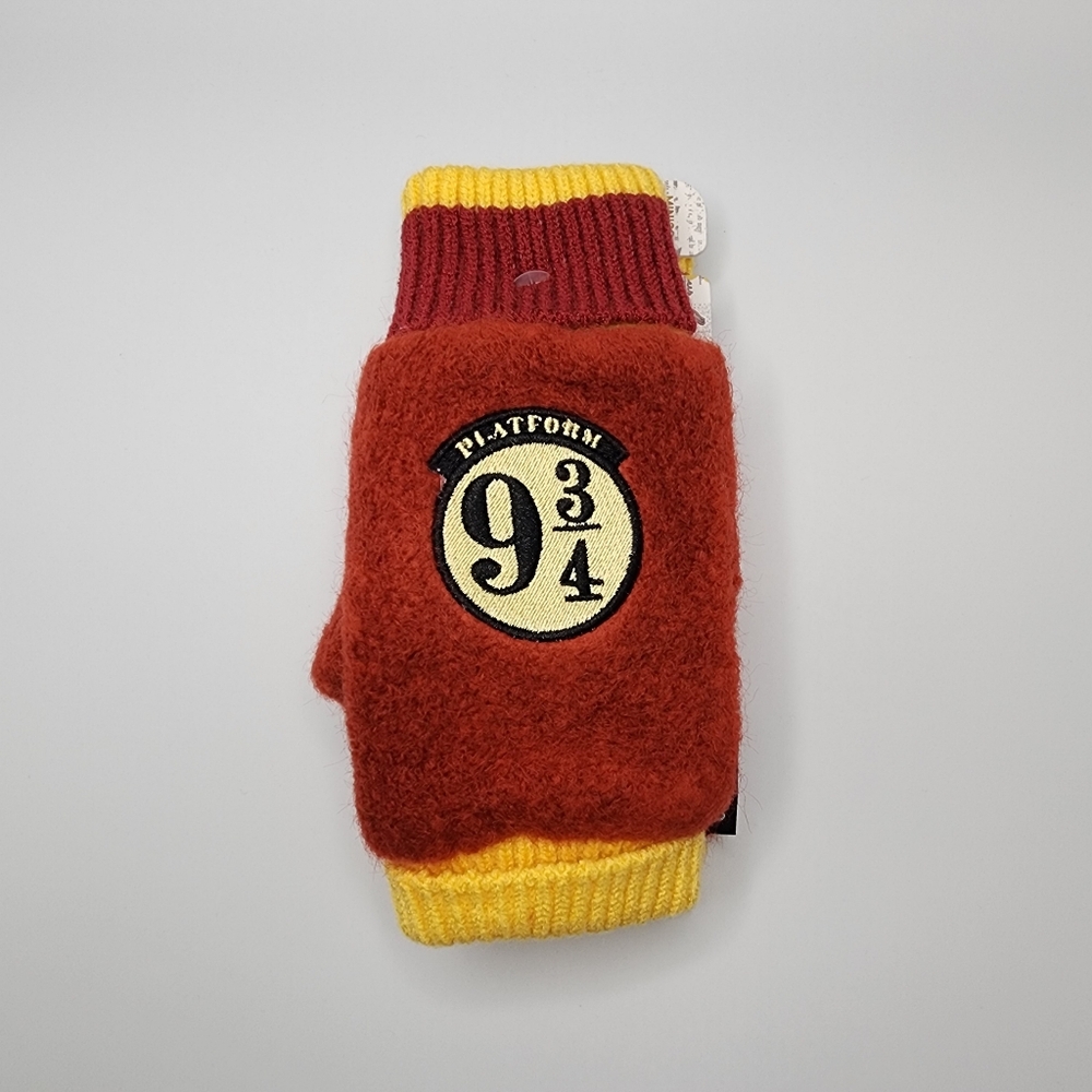 MINISO Harry Potter Platform 9 3/4 Red and Yellow Half Finger Gloves